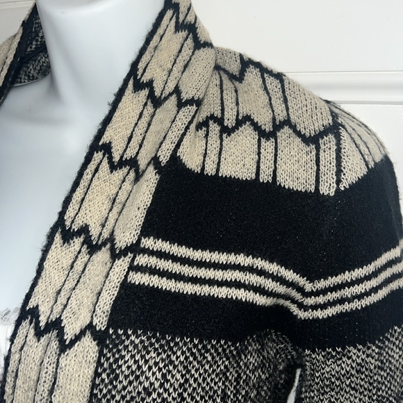 BCBGMAXAZRIA Cardigan 💄💋 - Picture 6 of 10